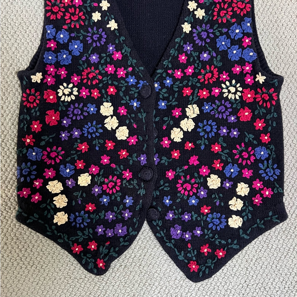 Vintage Floral Knit Vest - Picture 4 of 9